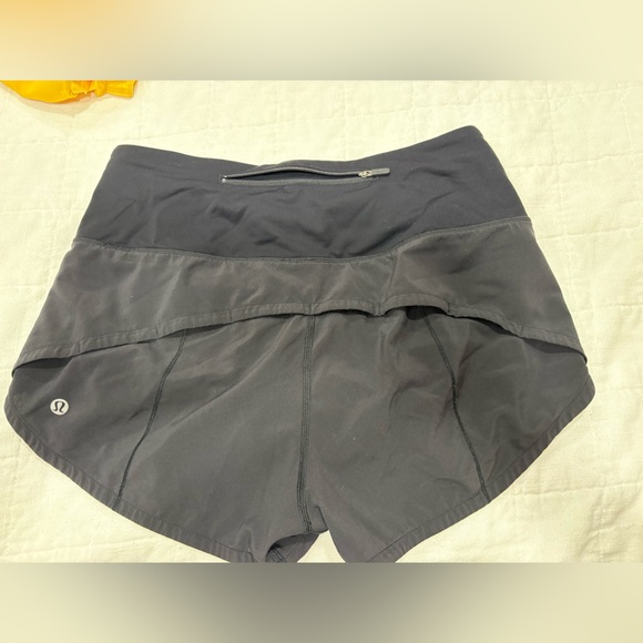 Lululemon shorts HR - Picture 3 of 4